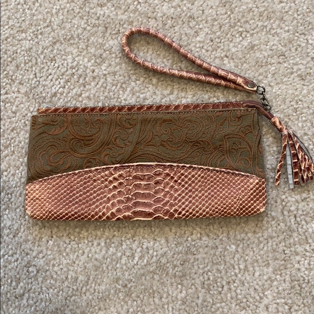 Hype wristlet